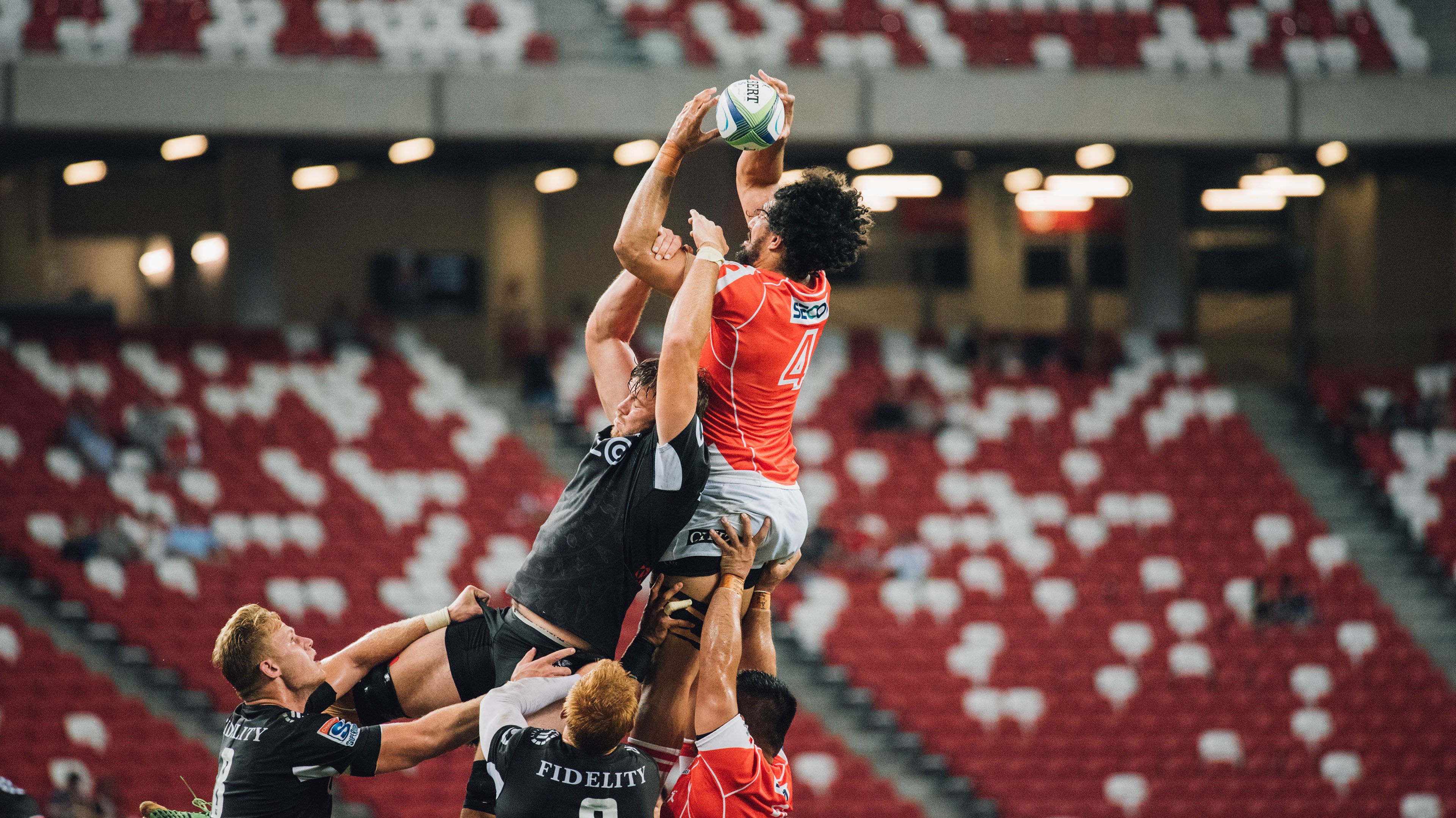 当安哥拉遇见曼城，本泽马用一粒不可能的进球，改写了足球的语法