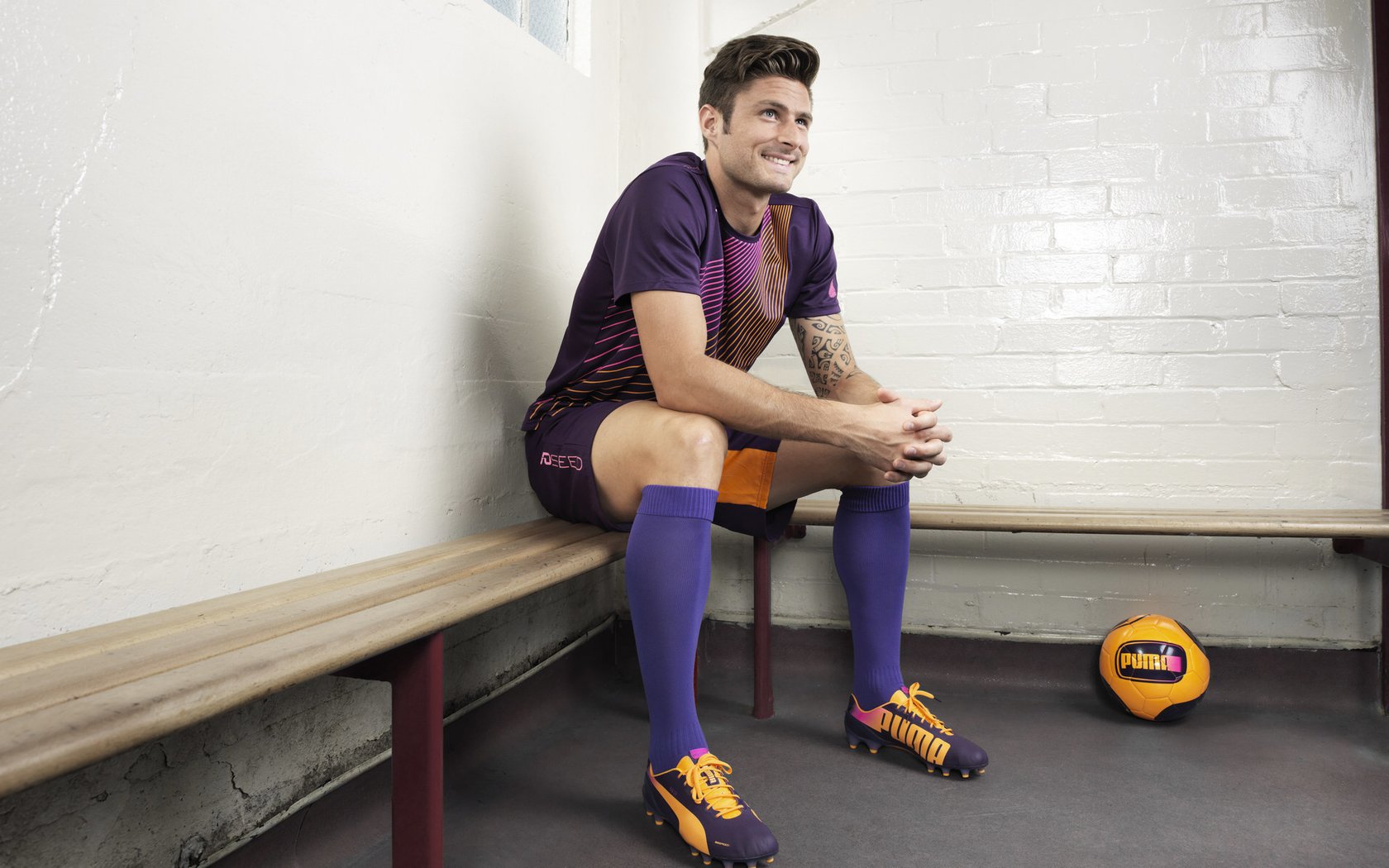 伊布式传奇再现！哥伦比亚斩落芬兰背后，那个拉满评分的赛后启示