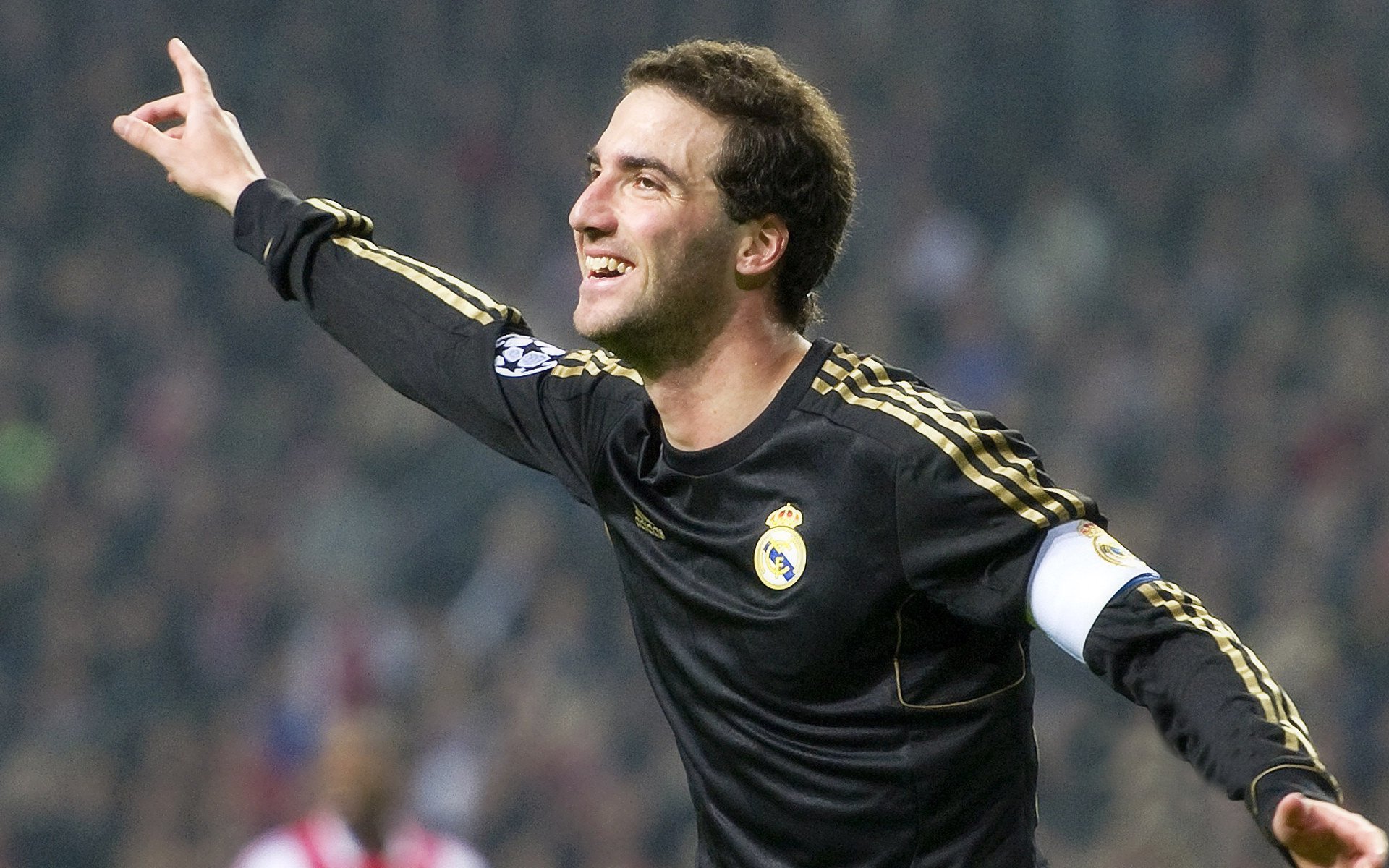 赛道上的逆袭，周冠宇高光表现助雷诺力克哈斯