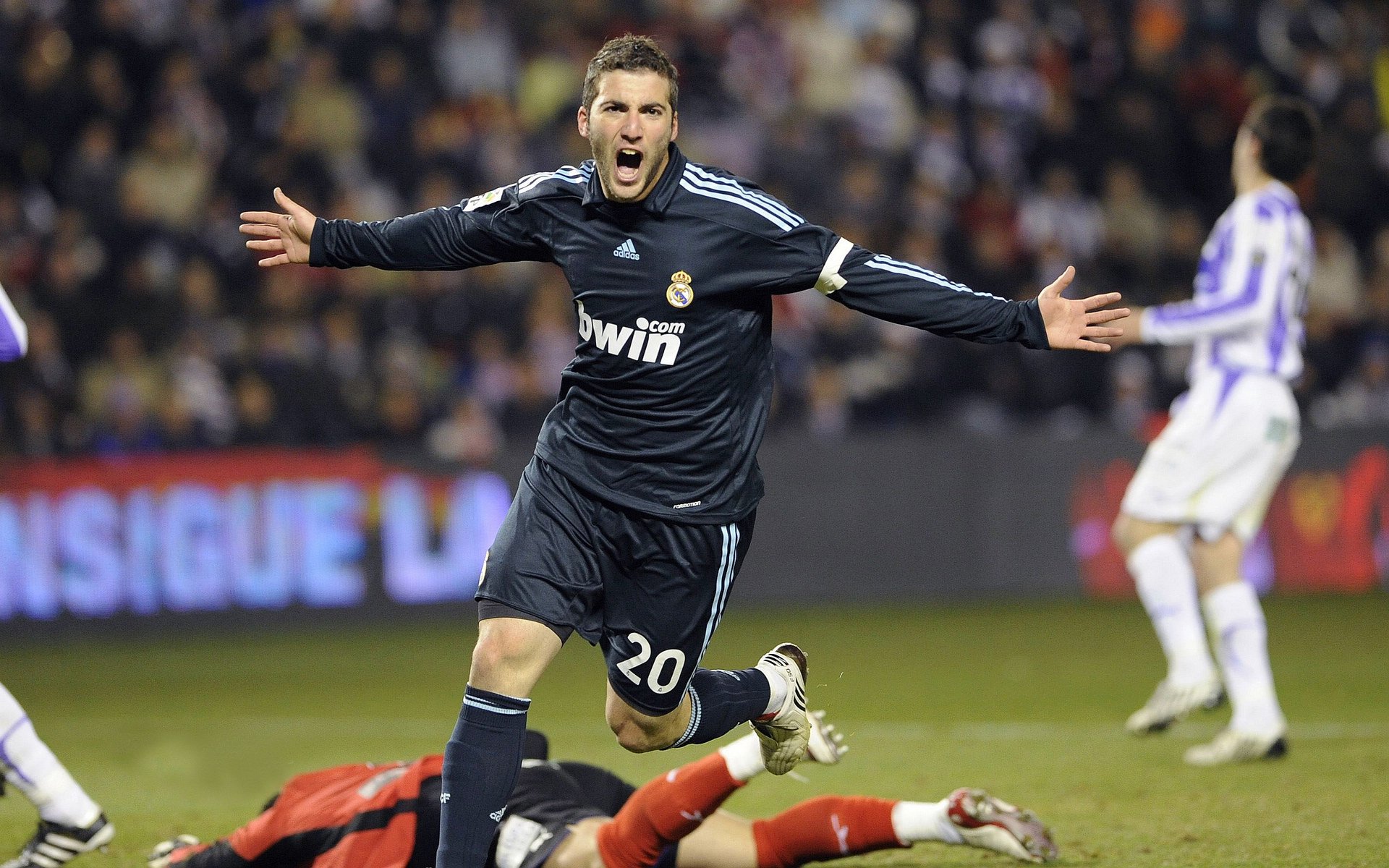 法网横扫美网，穆雷惊艳四座，一场颠覆传统的网球革命